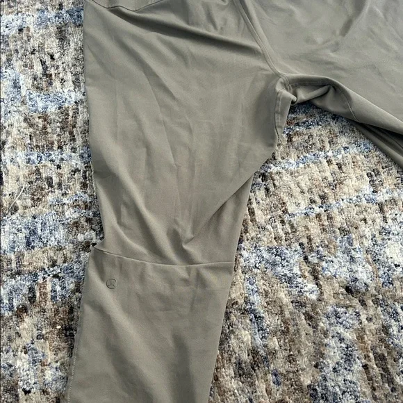 Lululemon ABC Jogger - Picture 3 of 4